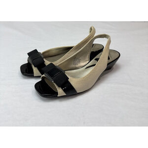 Anne Klein Sport Hooked Wedge Sling Back Pumps Bow Detail Open Toe Tan Black 6.5